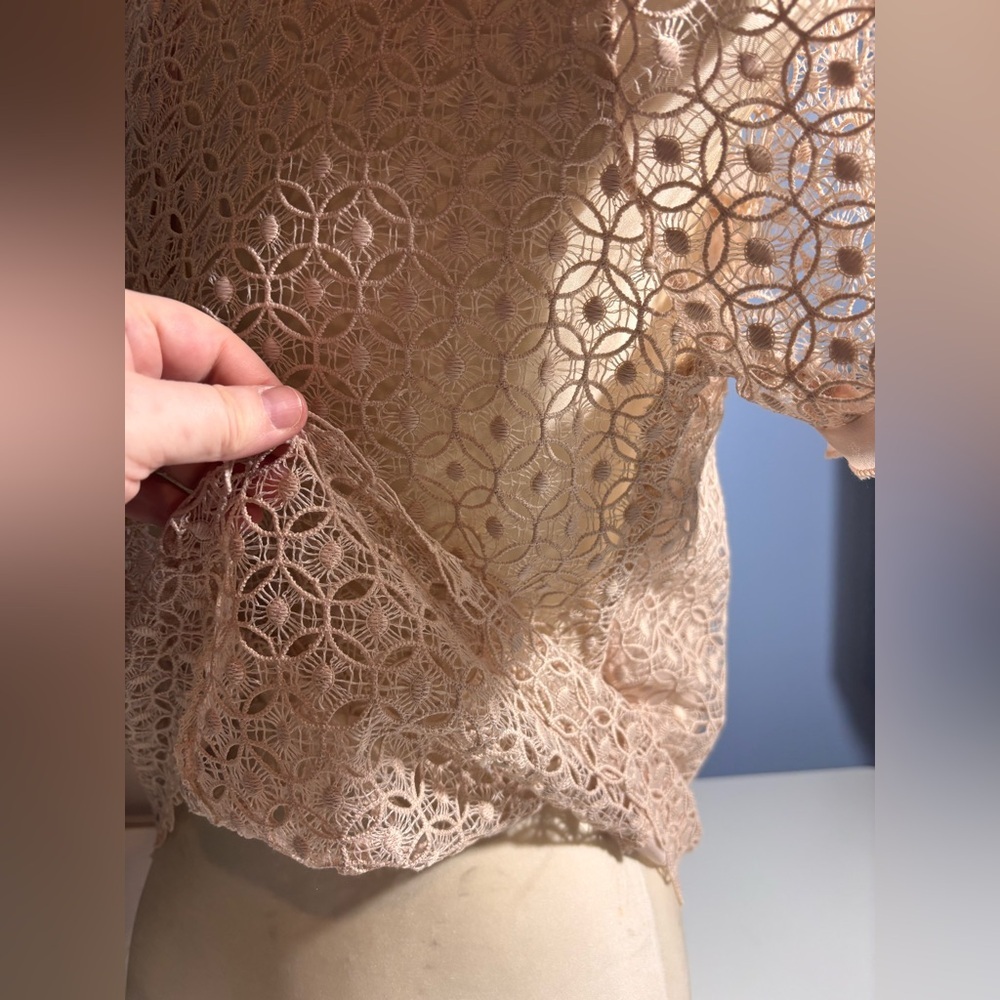 NWOT AdiVa Elegant RoseLace Top Breathable Layered at the Front size Medium - Picture 6 of 11
